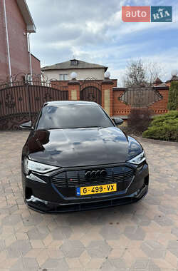 Позашляховик / Кросовер Audi e-tron 2020 в 
