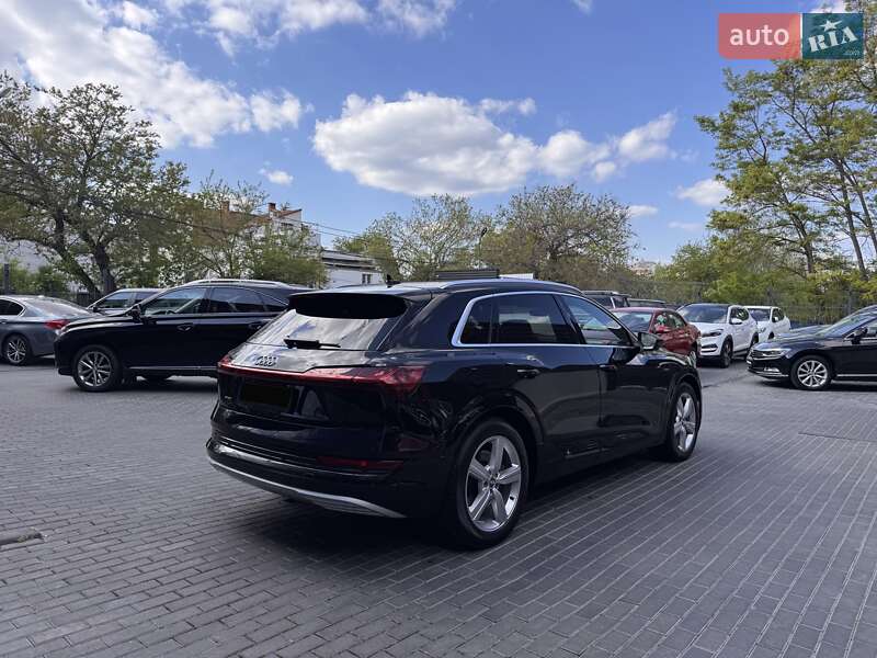 Внедорожник / Кроссовер Audi e-tron 2019 в Одессе фото 6 Внедорожник / Кроссовер Audi e-tron 2019 в Одессе