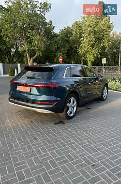 Внедорожник / Кроссовер Audi e-tron 2019 в 