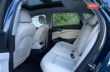 Внедорожник / Кроссовер Audi e-tron 2021 в 