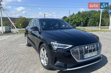 Внедорожник / Кроссовер Audi e-tron 2022 в 