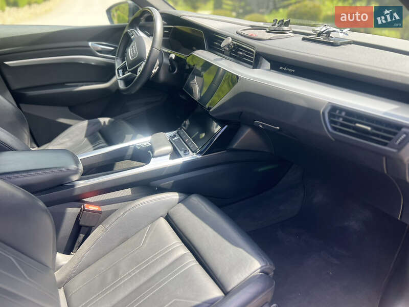 Позашляховик / Кросовер Audi e-tron 2022 в Заліщиках