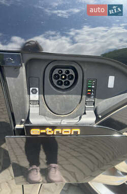 Внедорожник / Кроссовер Audi e-tron 2022 в 