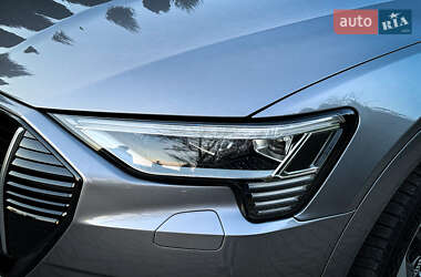Внедорожник / Кроссовер Audi e-tron 2021 в 
