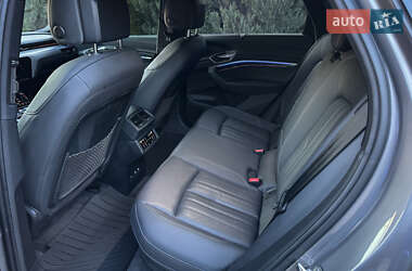 Внедорожник / Кроссовер Audi e-tron 2021 в 