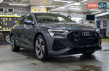Позашляховик / Кросовер Audi e-tron 2021 в 