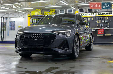 Позашляховик / Кросовер Audi e-tron 2021 в 
