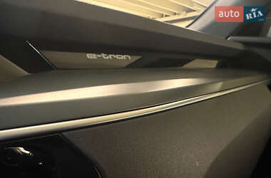 Внедорожник / Кроссовер Audi e-tron 2021 в 