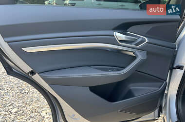 Внедорожник / Кроссовер Audi e-tron 2022 в 