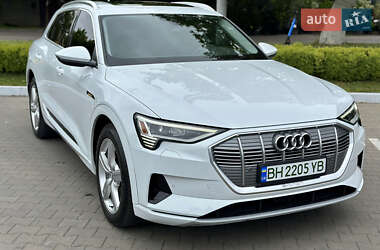 Внедорожник / Кроссовер Audi e-tron 2019 в 