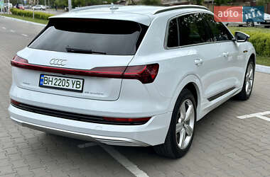 Внедорожник / Кроссовер Audi e-tron 2019 в 