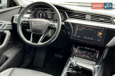Внедорожник / Кроссовер Audi e-tron 2019 в 