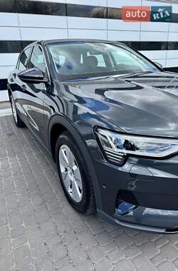 Позашляховик / Кросовер Audi e-tron 2021 в 