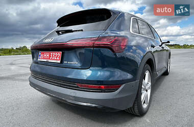Внедорожник / Кроссовер Audi e-tron 2021 в 
