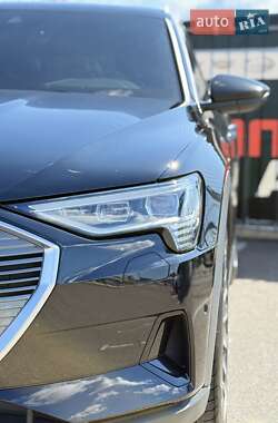 Позашляховик / Кросовер Audi e-tron 2020 в 