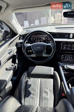 Позашляховик / Кросовер Audi e-tron 2020 в 