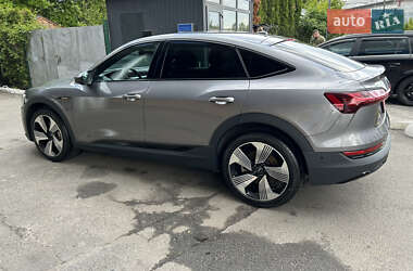 Внедорожник / Кроссовер Audi e-tron 2022 в 