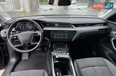 Внедорожник / Кроссовер Audi e-tron 2023 в 