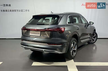 Позашляховик / Кросовер Audi e-tron 2023 в 