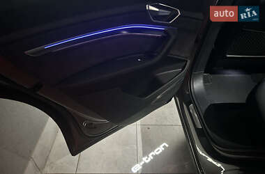 Внедорожник / Кроссовер Audi e-tron 2020 в 