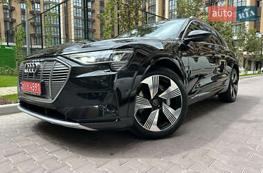 Внедорожник / Кроссовер Audi e-tron 2021 в 