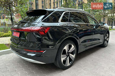Внедорожник / Кроссовер Audi e-tron 2021 в 