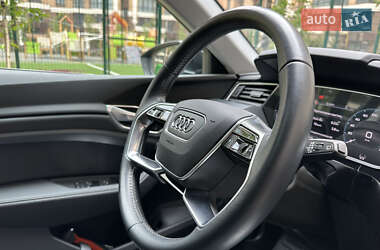Внедорожник / Кроссовер Audi e-tron 2021 в 