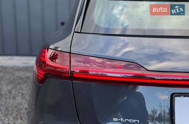 Внедорожник / Кроссовер Audi e-tron 2019 в 