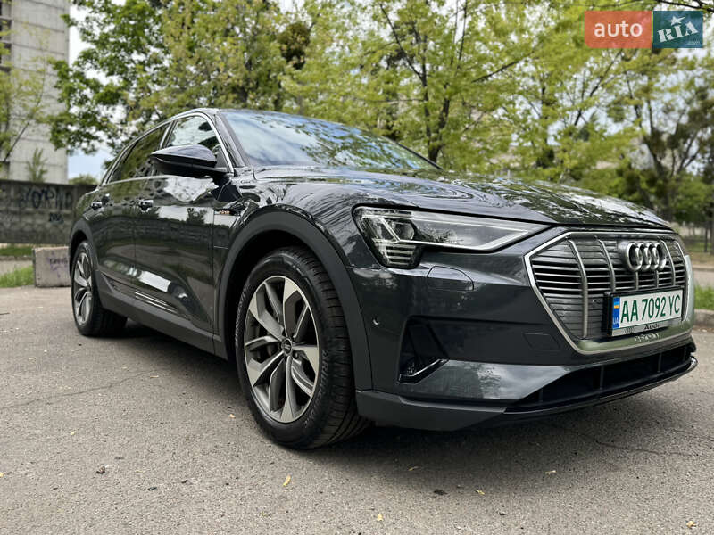 Позашляховик / Кросовер Audi e-tron 2021 в Києві