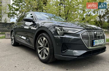 Внедорожник / Кроссовер Audi e-tron 2021 в 