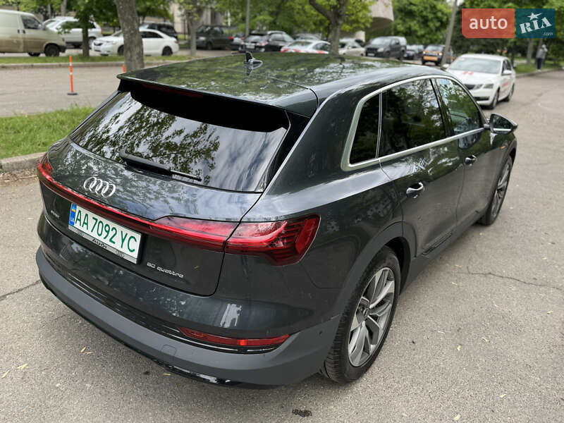Позашляховик / Кросовер Audi e-tron 2021 в Києві