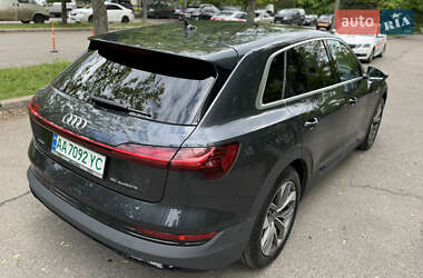 Внедорожник / Кроссовер Audi e-tron 2021 в 