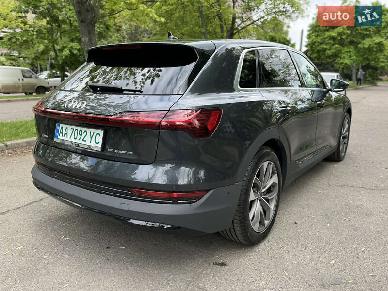 Позашляховик / Кросовер Audi e-tron 2021 в Києві