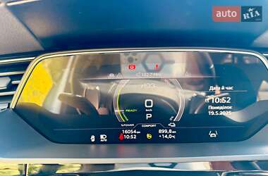 Внедорожник / Кроссовер Audi e-tron 2021 в 