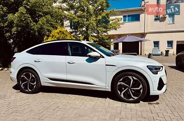 Внедорожник / Кроссовер Audi e-tron 2021 в 