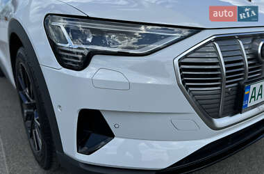 Внедорожник / Кроссовер Audi e-tron 2021 в 