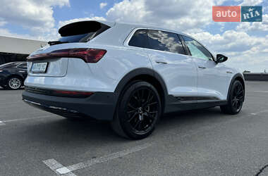 Внедорожник / Кроссовер Audi e-tron 2021 в 