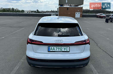 Внедорожник / Кроссовер Audi e-tron 2021 в 