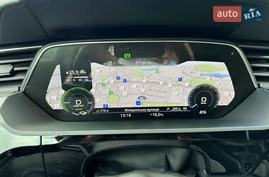 Внедорожник / Кроссовер Audi e-tron 2021 в 