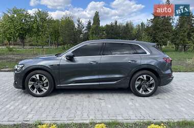 Внедорожник / Кроссовер Audi e-tron 2021 в 