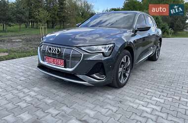 Внедорожник / Кроссовер Audi e-tron 2021 в 