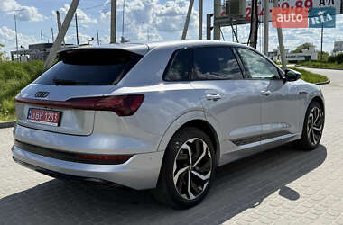 Внедорожник / Кроссовер Audi e-tron 2022 в 