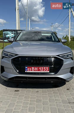Внедорожник / Кроссовер Audi e-tron 2022 в 