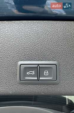 Внедорожник / Кроссовер Audi e-tron 2019 в 