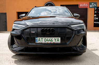 Внедорожник / Кроссовер Audi e-tron 2022 в 