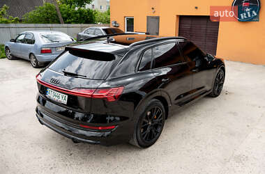 Внедорожник / Кроссовер Audi e-tron 2022 в 