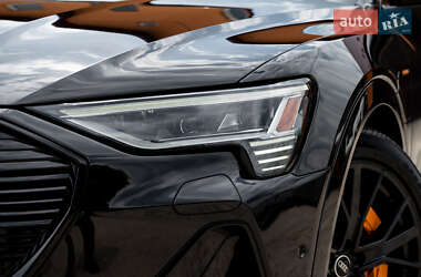 Внедорожник / Кроссовер Audi e-tron 2022 в 