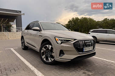 Внедорожник / Кроссовер Audi e-tron 2021 в 