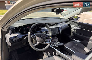 Внедорожник / Кроссовер Audi e-tron 2021 в 
