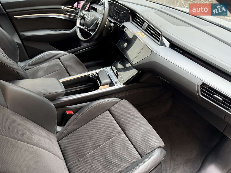 Внедорожник / Кроссовер Audi e-tron 2019 в Тячеве